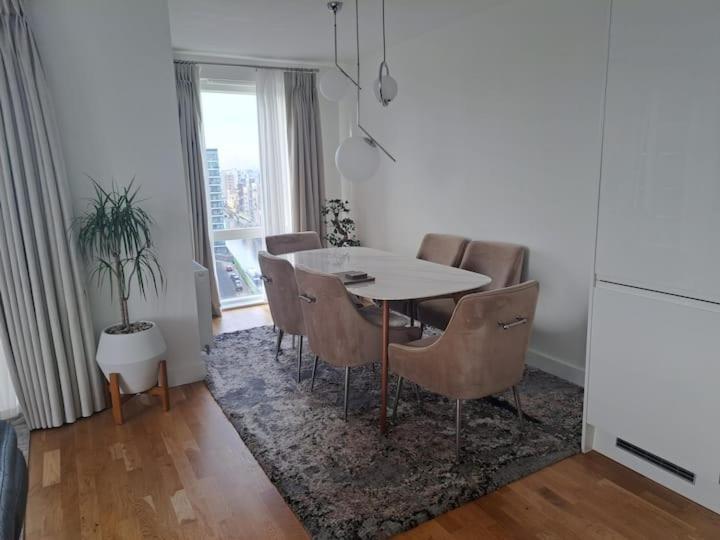 Cozy Double Room With Large En Suite Near Canary Wharf London With Amazing Views In A Shared Apartment Exterior foto