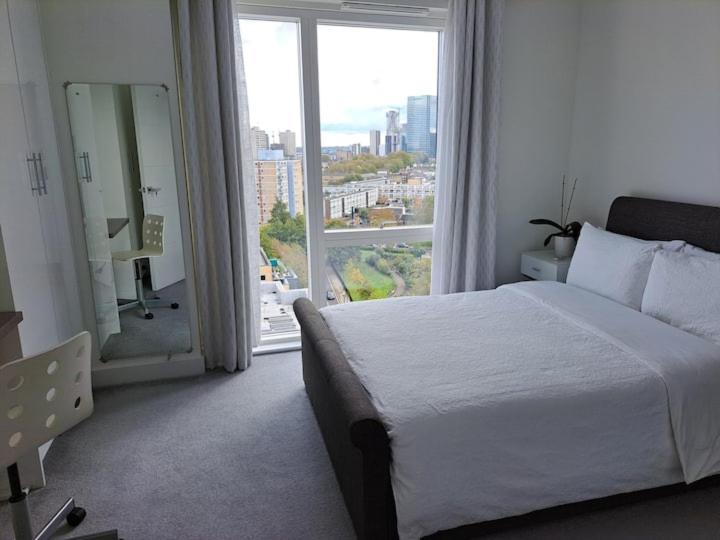 Cozy Double Room With Large En Suite Near Canary Wharf London With Amazing Views In A Shared Apartment Exterior foto