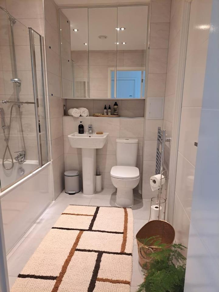 Cozy Double Room With Large En Suite Near Canary Wharf London With Amazing Views In A Shared Apartment Exterior foto