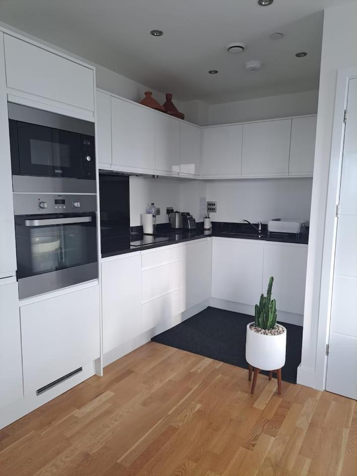 Cozy Double Room With Large En Suite Near Canary Wharf London With Amazing Views In A Shared Apartment Exterior foto